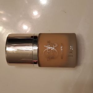 Dior Capture Totale Foundation 020